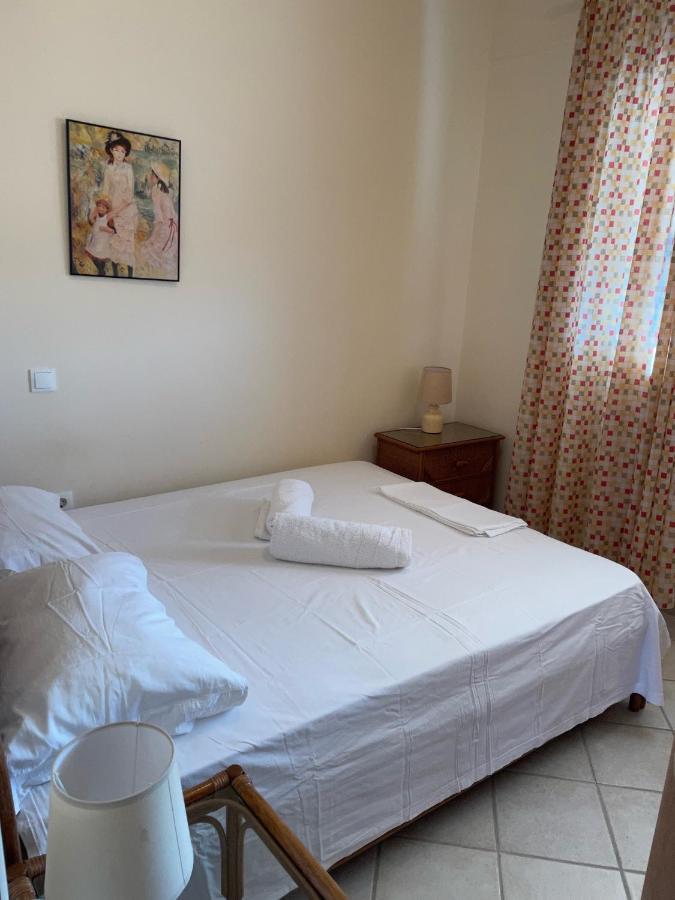 Fenia's House Siviri